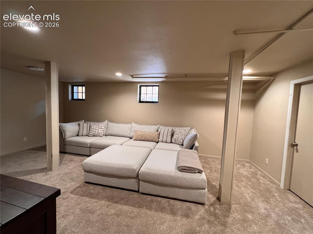 Image 15 of 25: Family Room