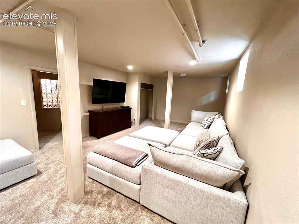 Image 16 of 25: Living Room
