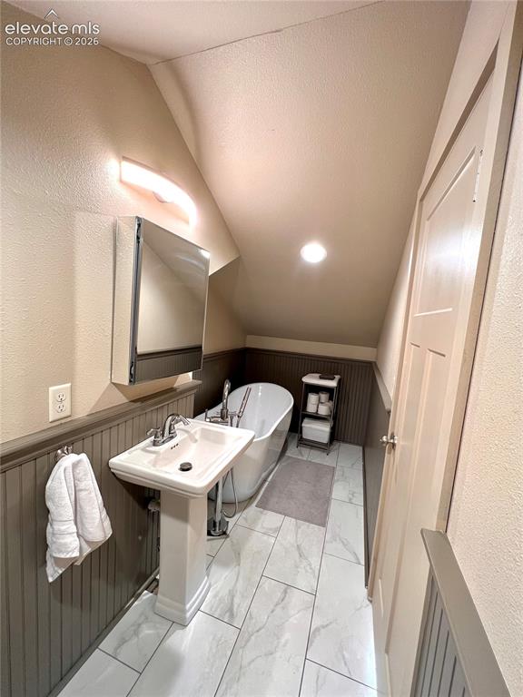 Image 20 of 25: Bathroom
