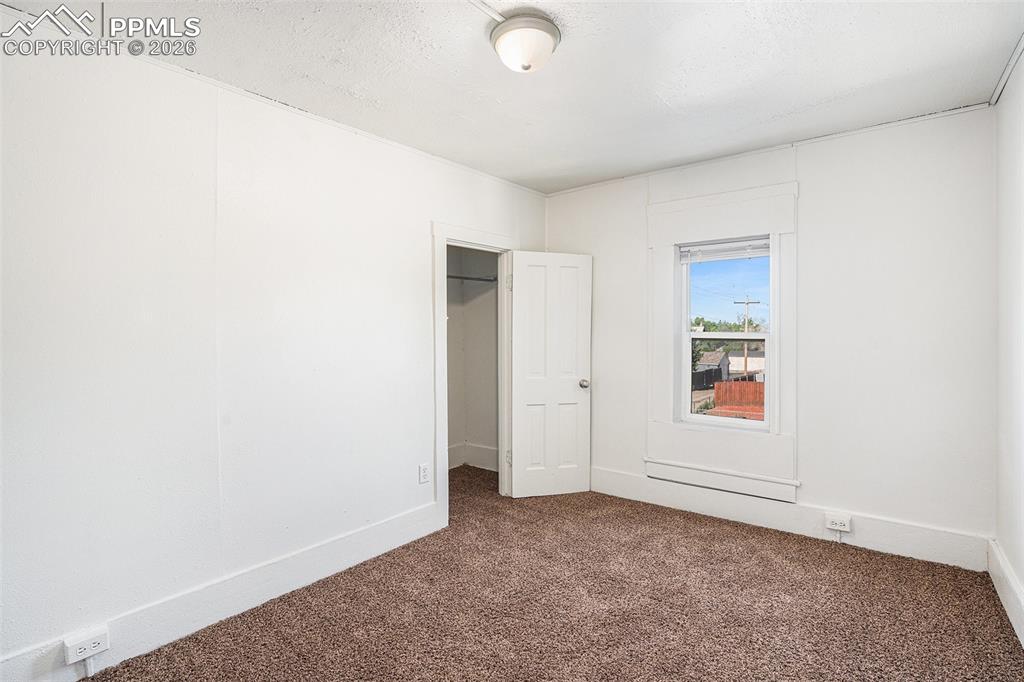 Image 15 of 21: Bedroom