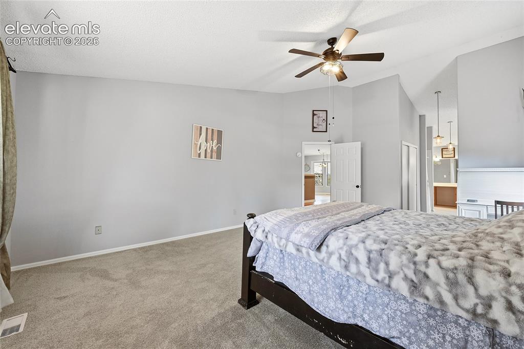 Image 11 of 27: Bedroom