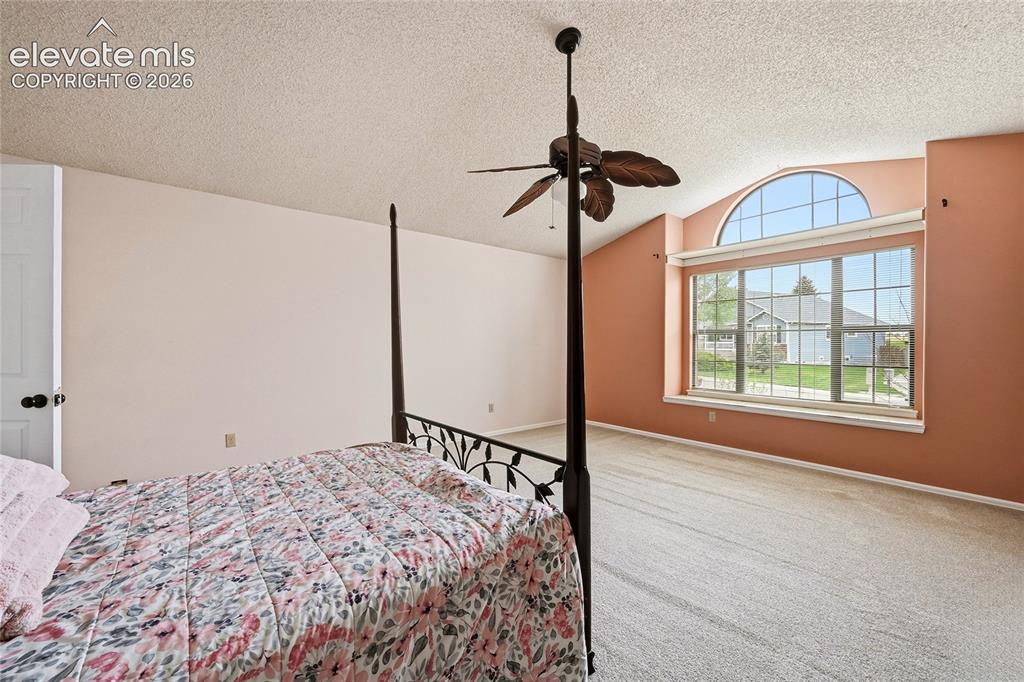 Image 17 of 27: Bedroom