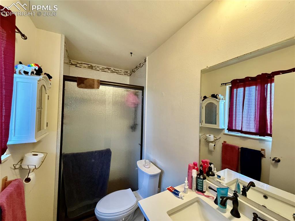 Image 13 of 20: Bathroom