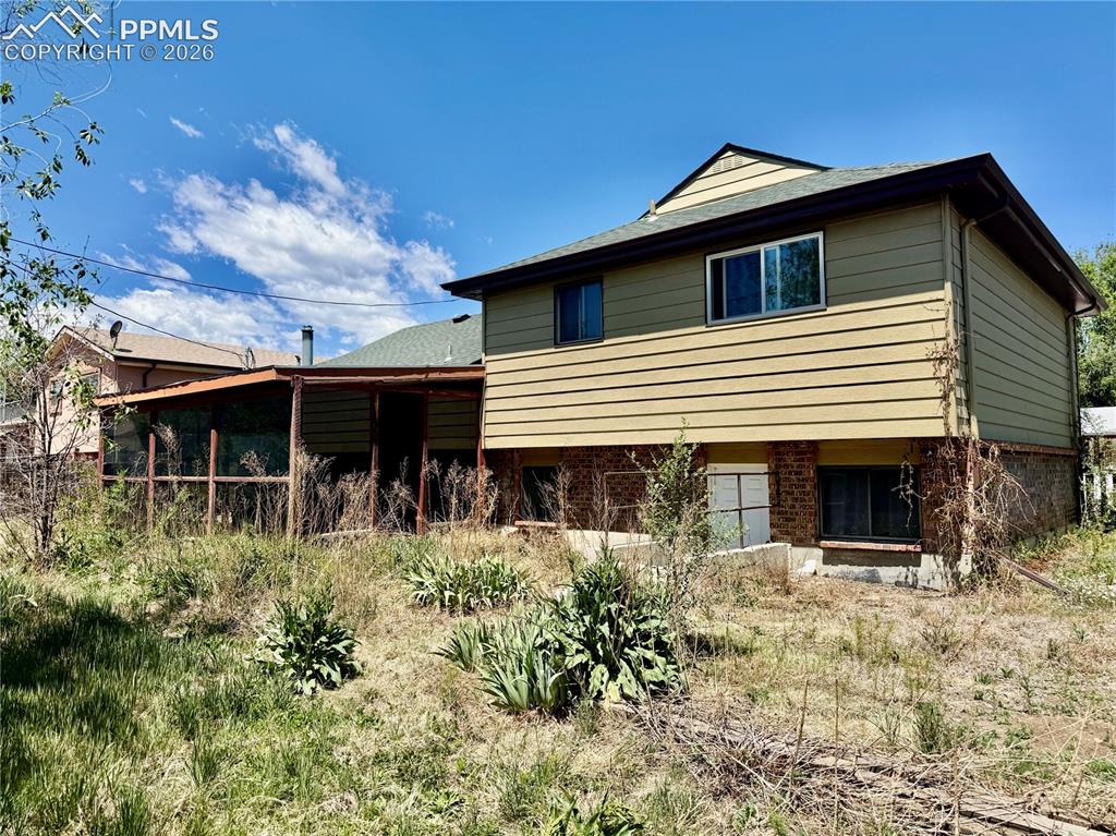 Image 17 of 20: Back of Structure