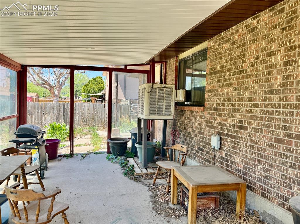 Image 19 of 20: Sun Room