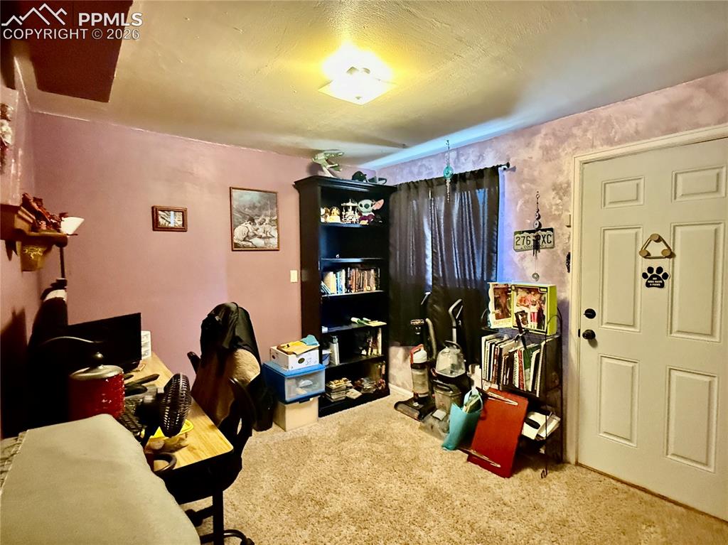 Image 4 of 20: Office