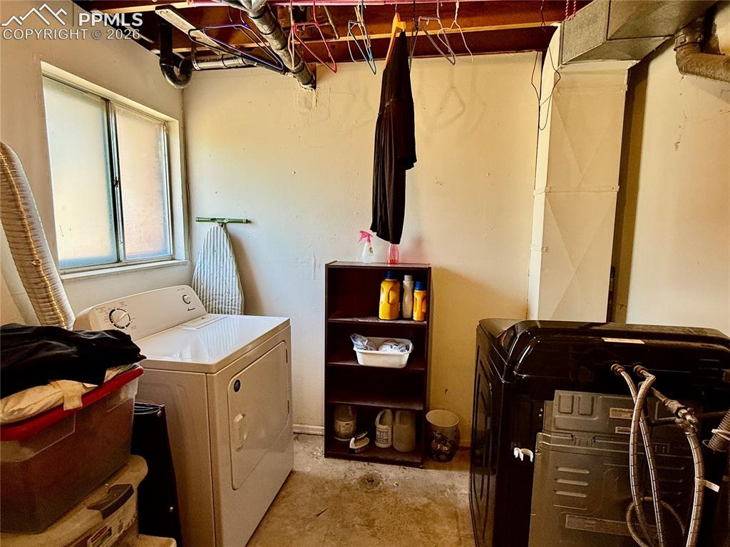 Image 5 of 20: Laundry