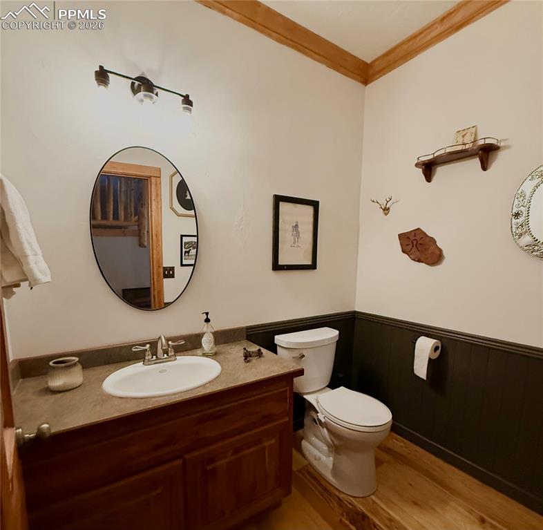 Image 11 of 50: Bathroom