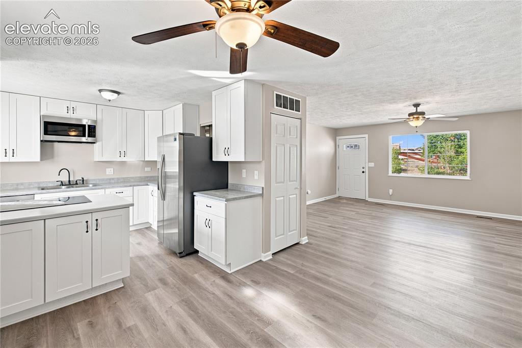 Image 10 of 47: Dining Area