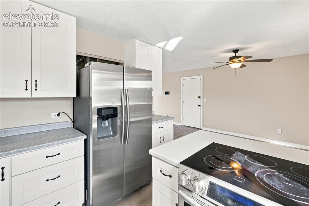 Image 15 of 47: Kitchen