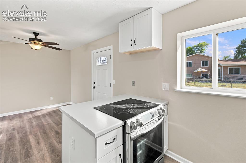 Image 16 of 47: Kitchen