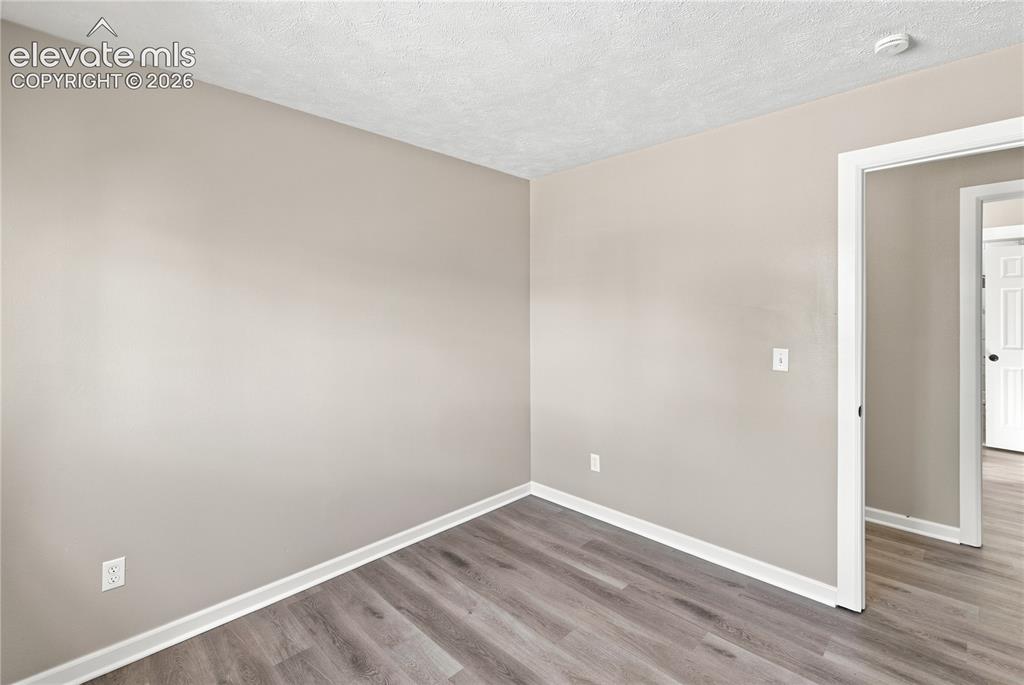 Image 19 of 47: Bedroom