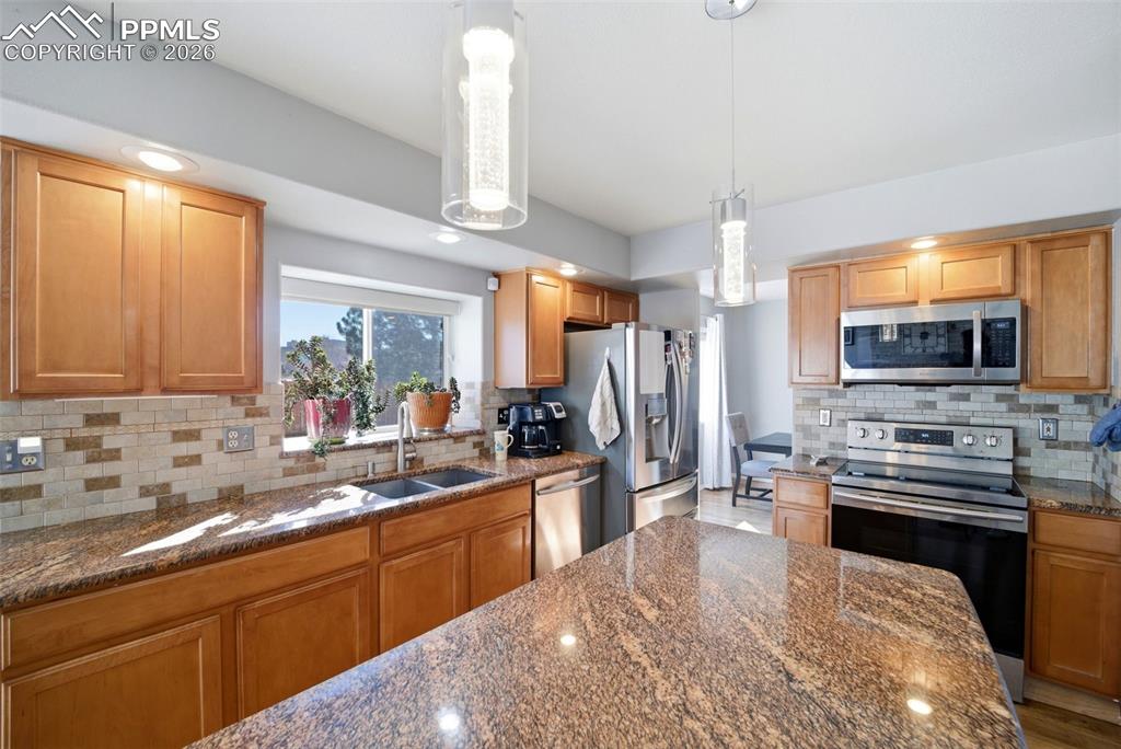 Image 11 of 47: Kitchen