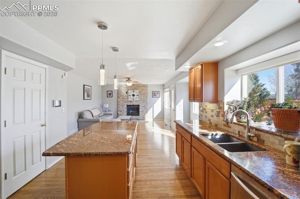 Image 13 of 47: Kitchen