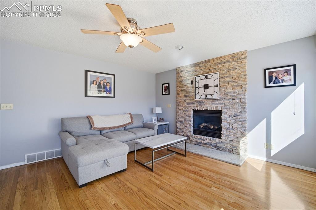 Image 15 of 47: Living Room