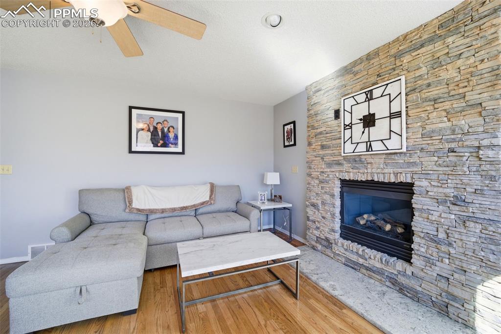 Image 17 of 47: Living Room