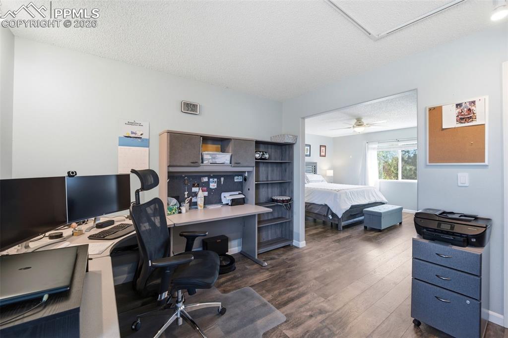 Image 24 of 47: Office