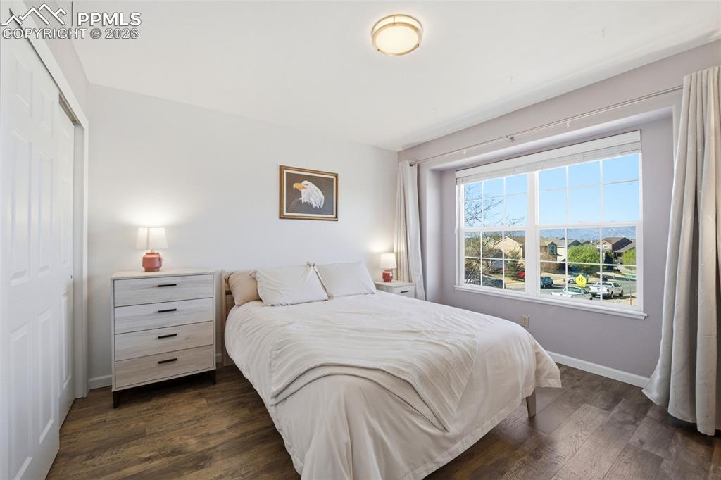 Image 29 of 47: Bedroom