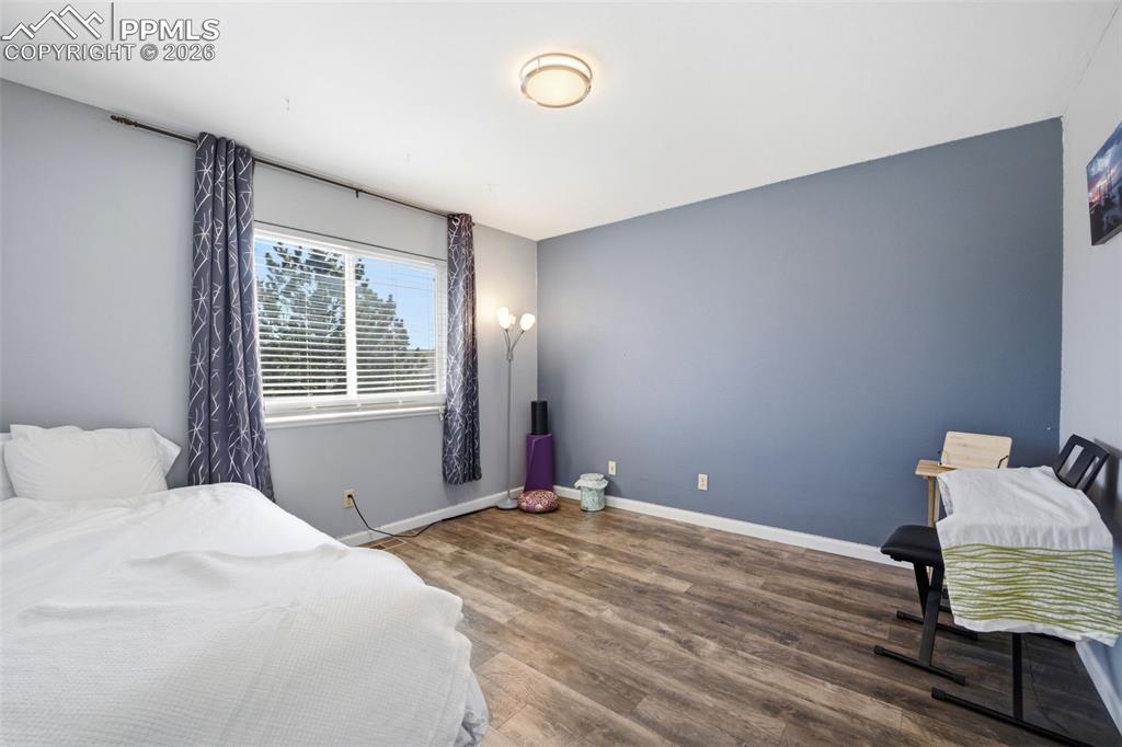 Image 32 of 47: Bedroom