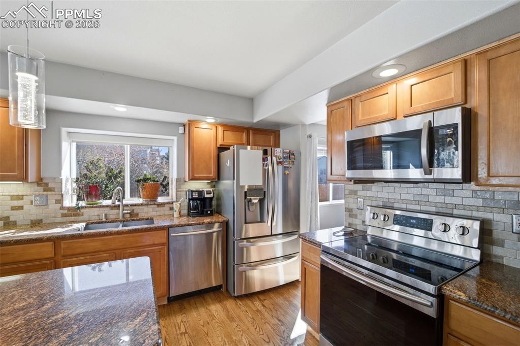 Image 8 of 47: Kitchen