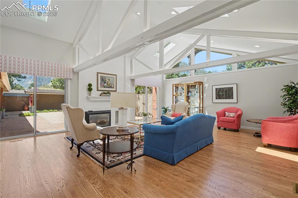 Image 11 of 30: Living Room