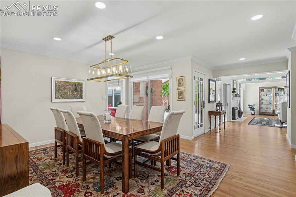 Image 15 of 30: Dining Room