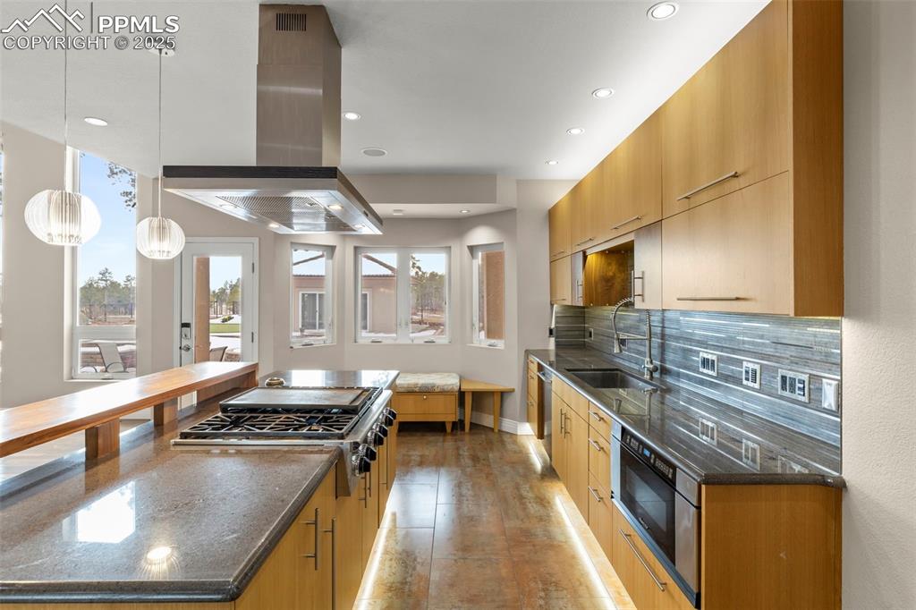 Image 11 of 50: No Description Available