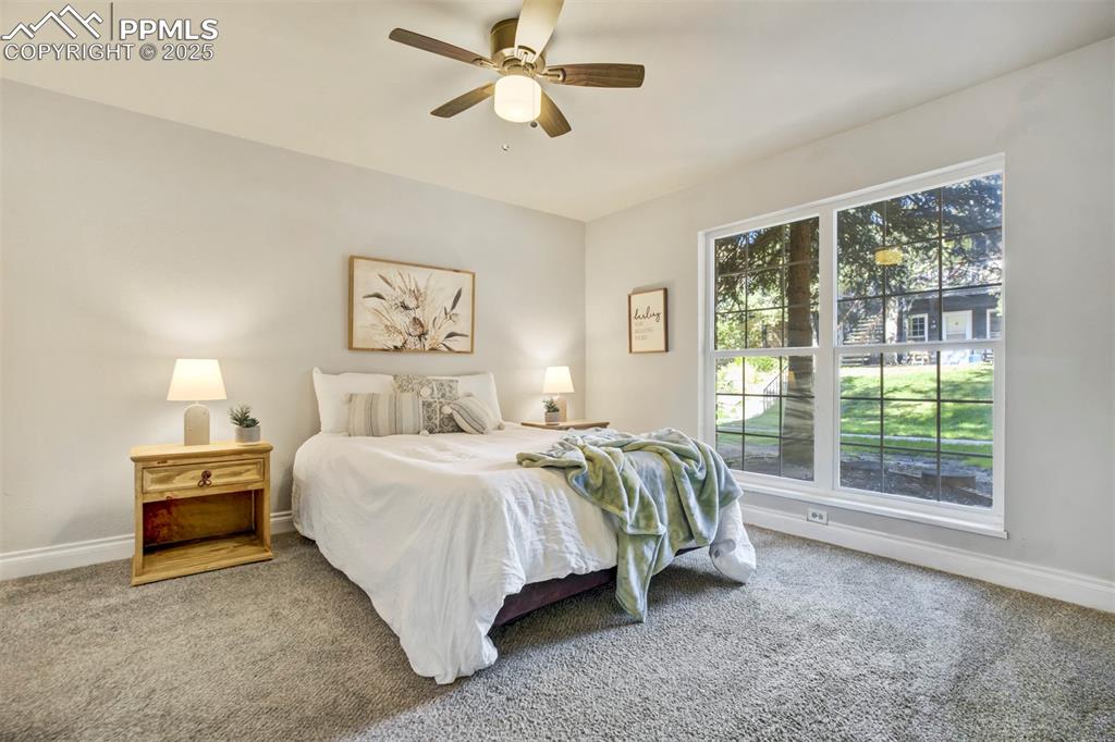 Image 18 of 32: Bedroom