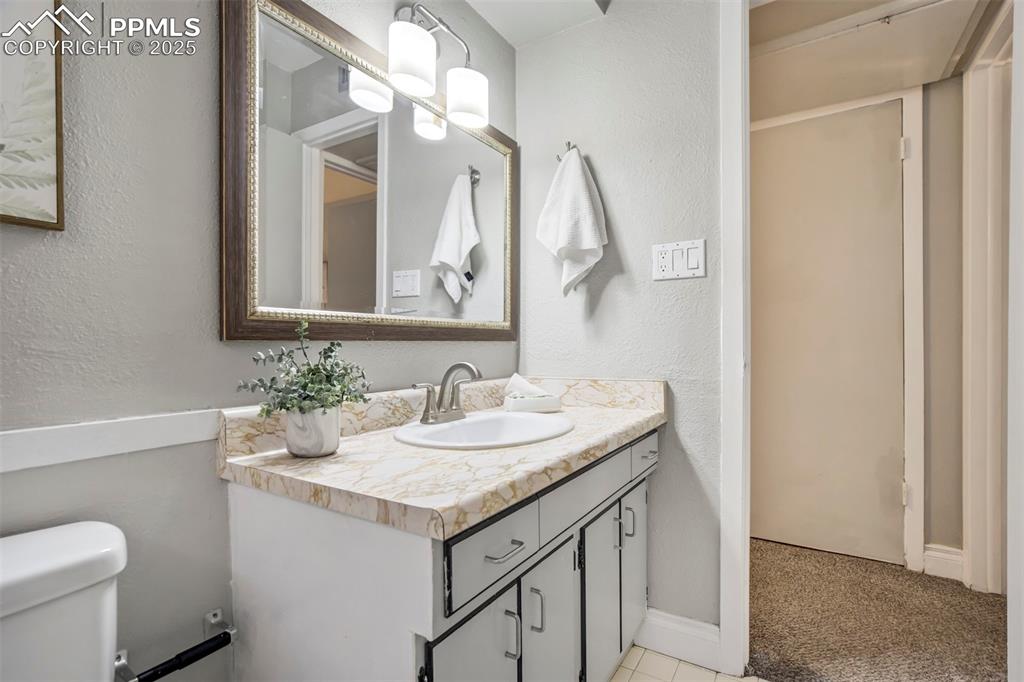 Image 21 of 32: Bathroom