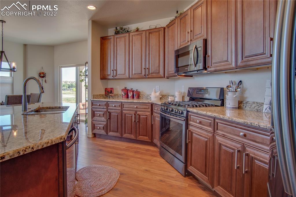 Listing 2118519, Image 3 of 39