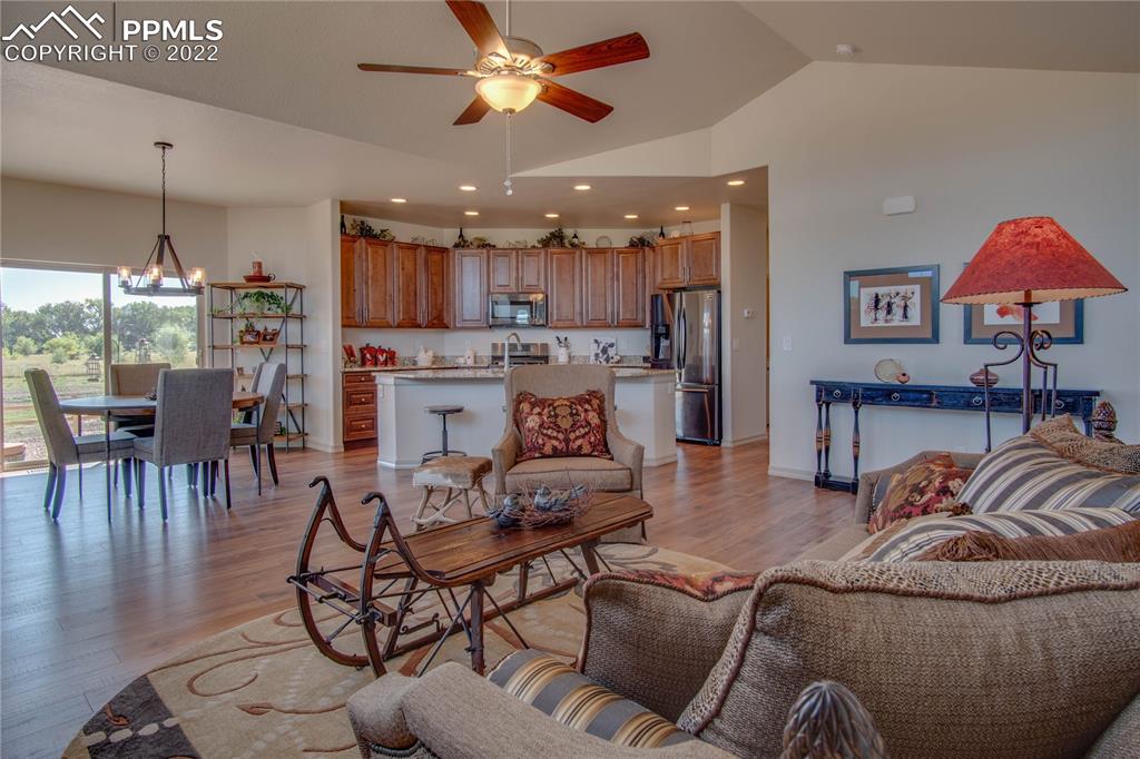 Listing 2118519, Image 8 of 39