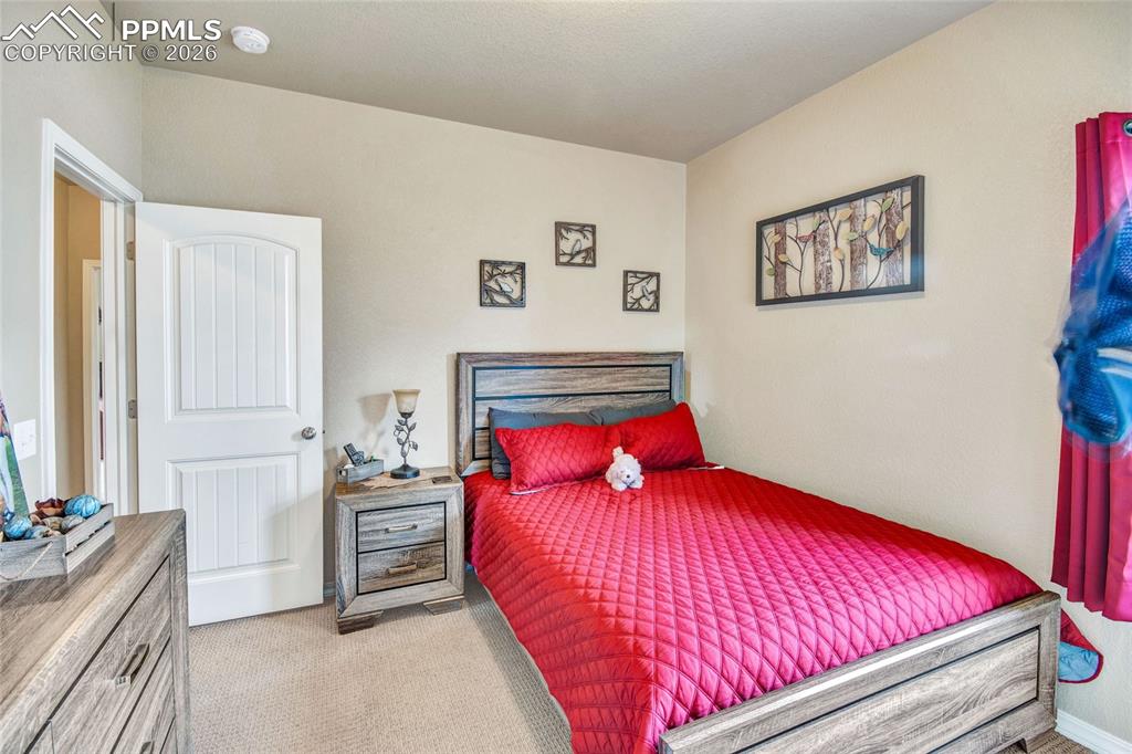 Image 25 of 30: Bedroom