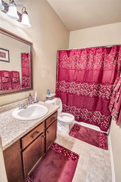 Image 27 of 30: Bathroom