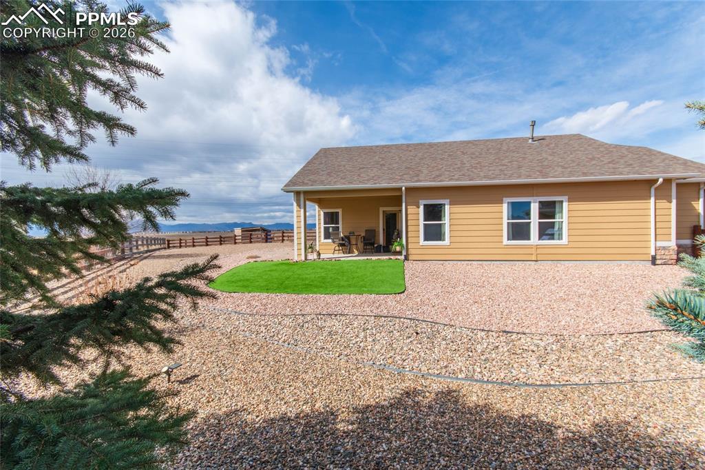 Image 6 of 30: Back of Structure