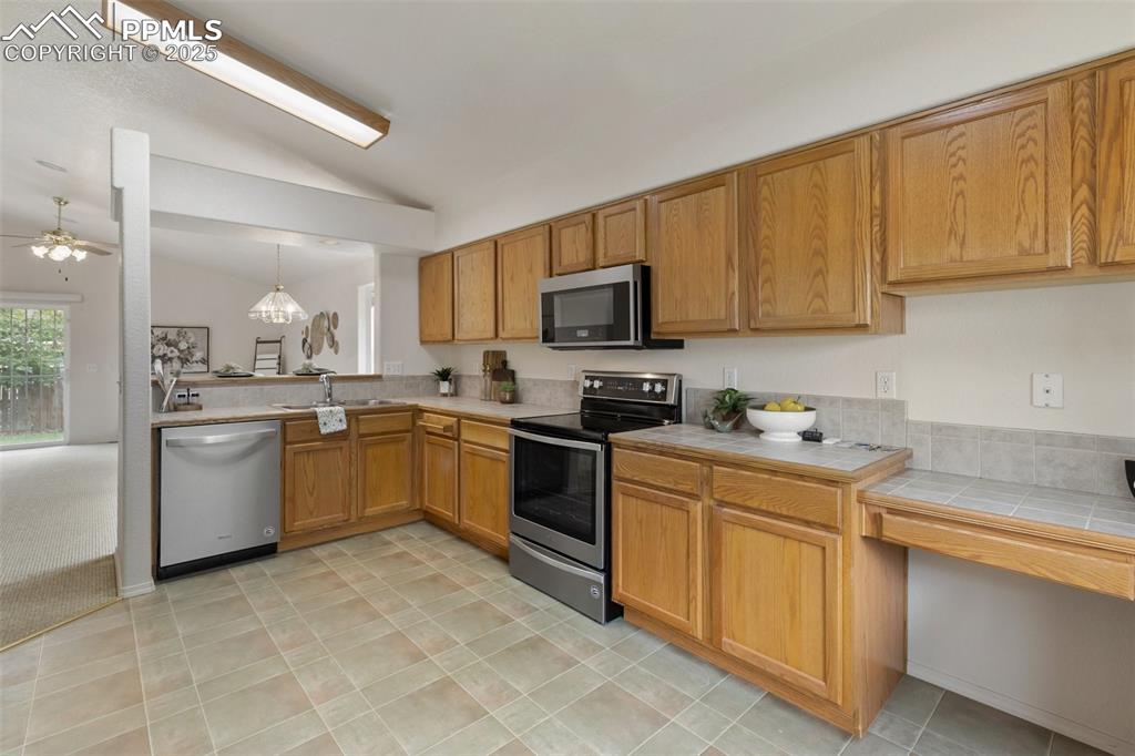 Image 13 of 37: Kitchen