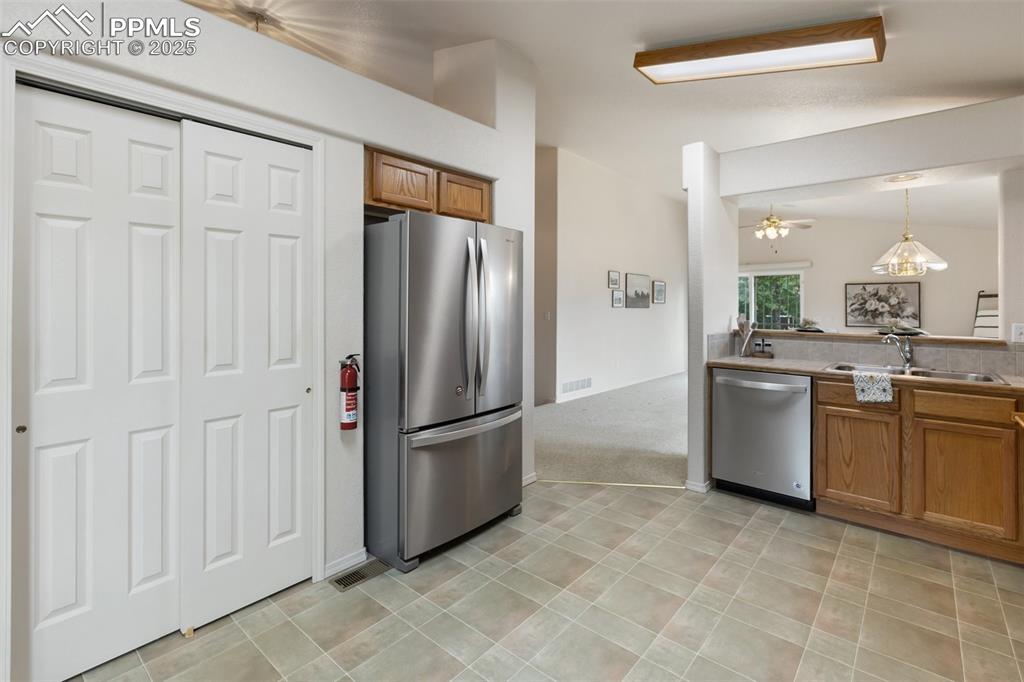 Image 14 of 37: Kitchen