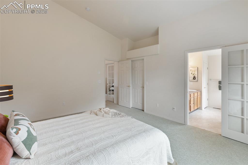 Image 17 of 37: Bedroom