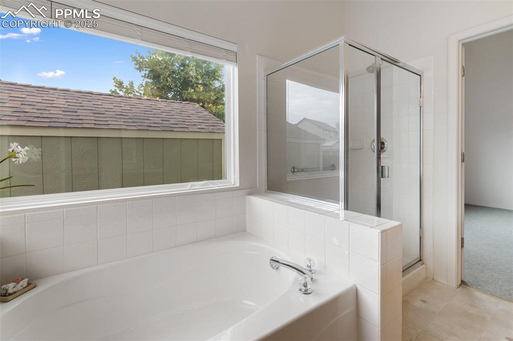 Image 18 of 37: Bathroom