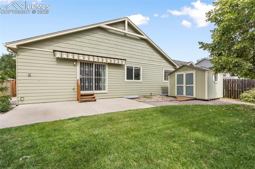 Image 33 of 37: Back of Structure