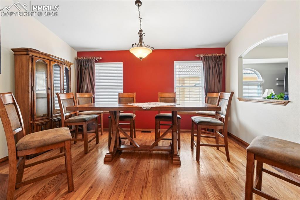 Image 10 of 43: Dining Area