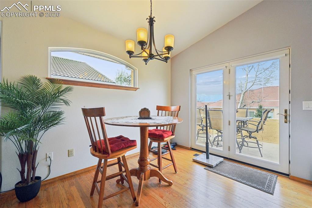 Image 14 of 43: Dining Area