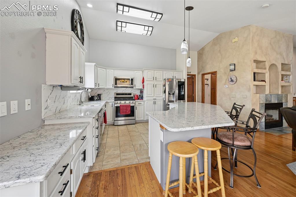 Image 17 of 43: Kitchen