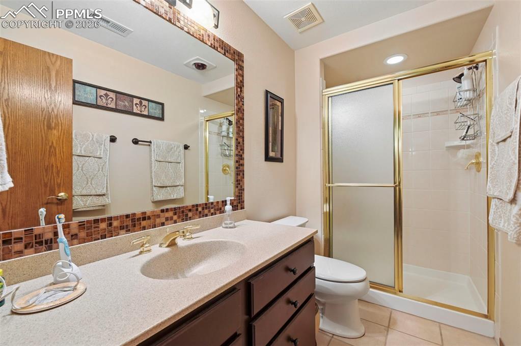 Image 31 of 43: Bathroom