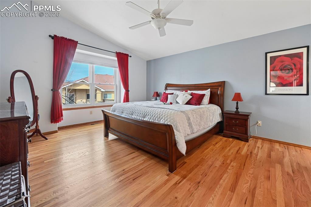 Image 4 of 43: Bedroom