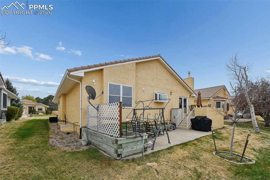 Image 40 of 43: Back of Structure