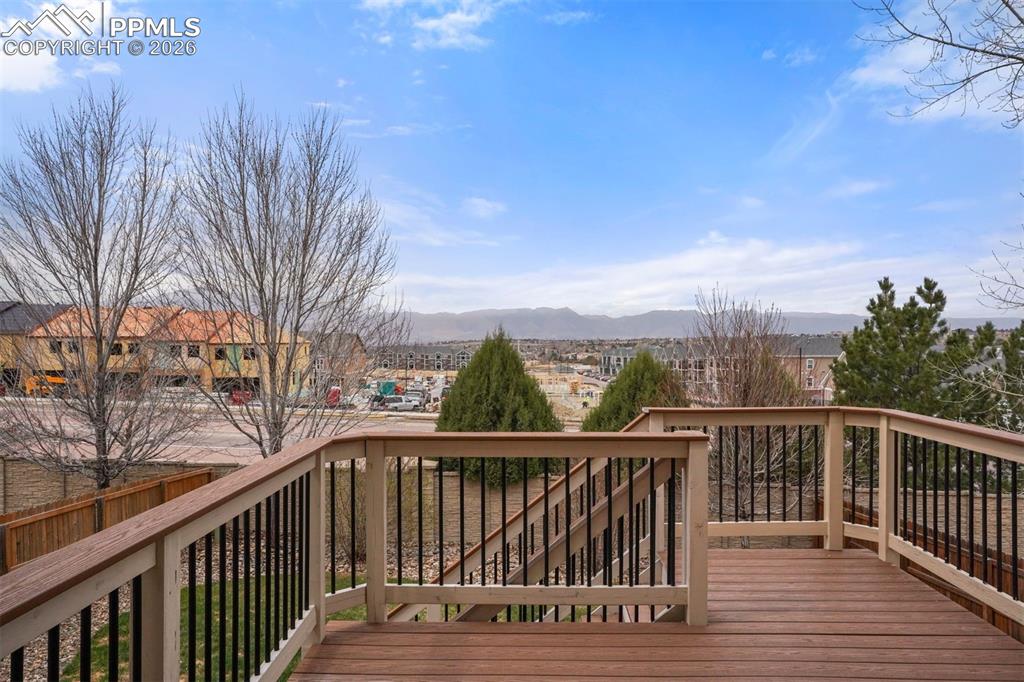 Image 10 of 31: Deck