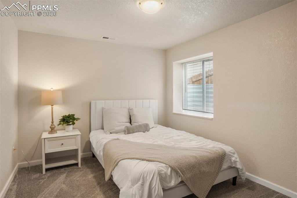 Image 21 of 31: Bedroom