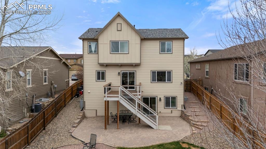 Image 26 of 31: Back of Structure