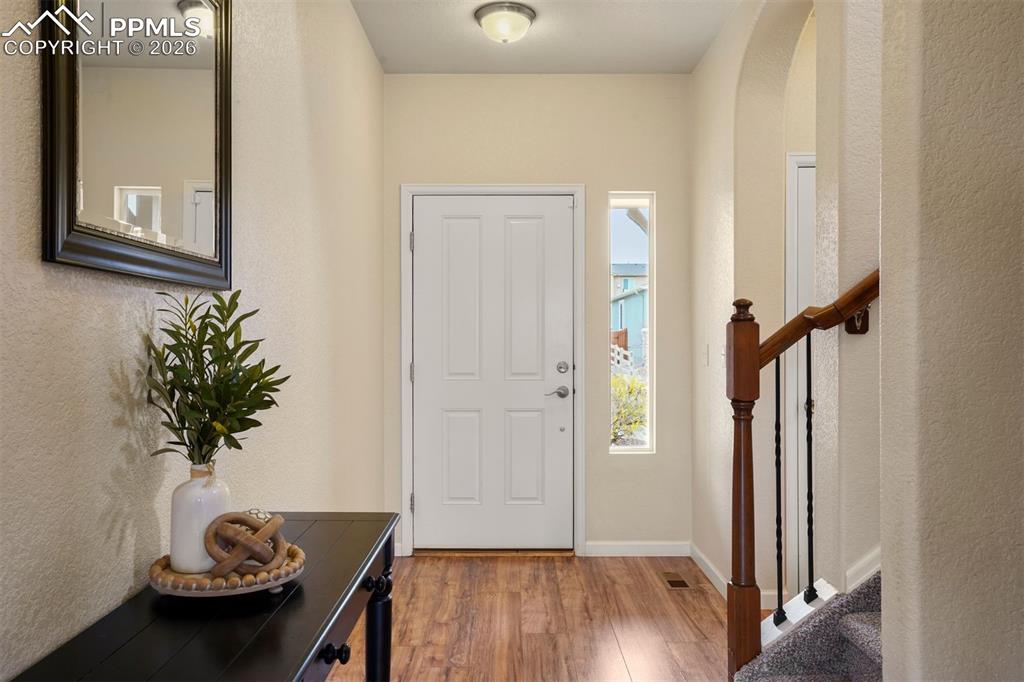 Image 7 of 31: Entry