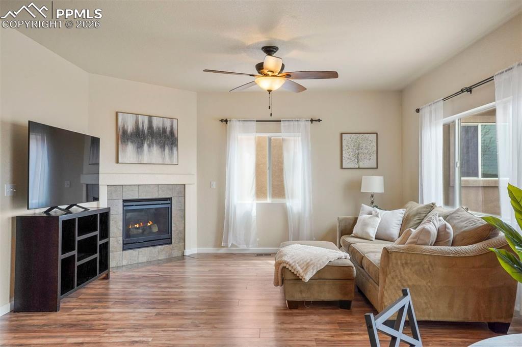 Image 8 of 31: Living Room